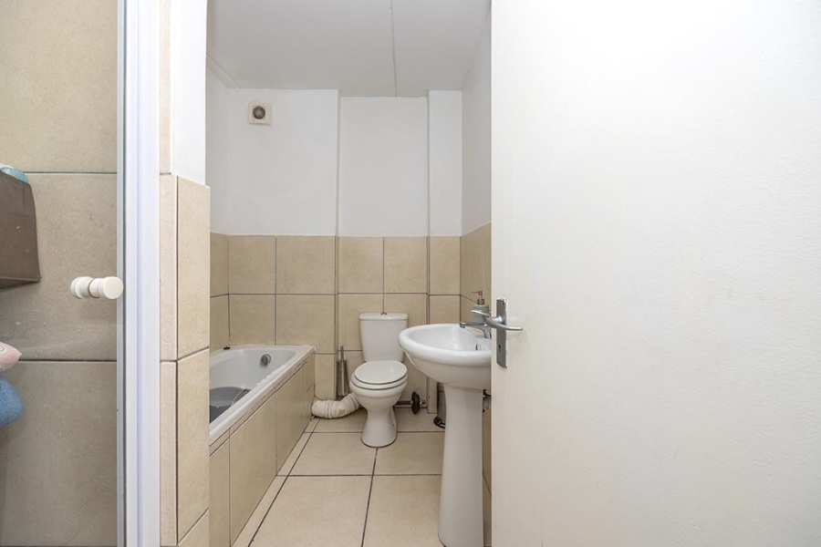 1 Bedroom Property for Sale in Maitland Western Cape